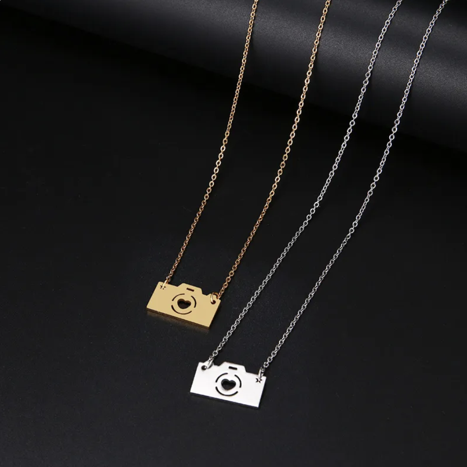 Řetízek na krk s přívěskem fotoaparátu - Heart Silver