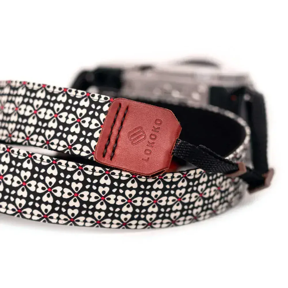 Popruh na fotoaparát - Charm of black