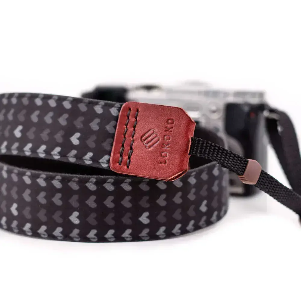 Popruh na fotoaparát - Dark hearts