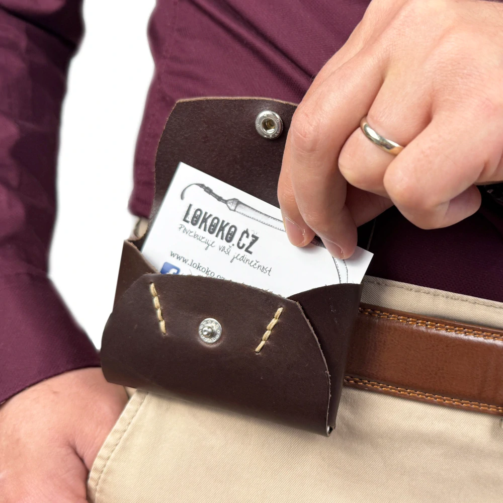 Kožený vizitkář a kapsa na krytku