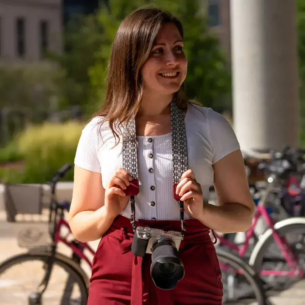 Popruh na fotoaparát - Charm of black