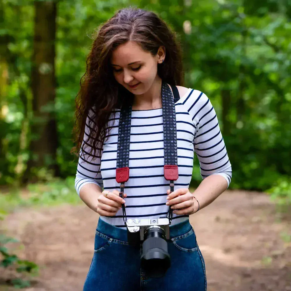 Popruh na fotoaparát - Dark hearts