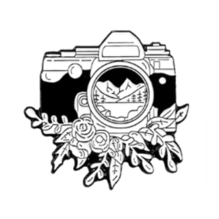Odznáček ve tvaru fotoaparátu - nature